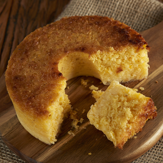 Bolo de milho verde com queijo mussarela Szura e manteiga Szura